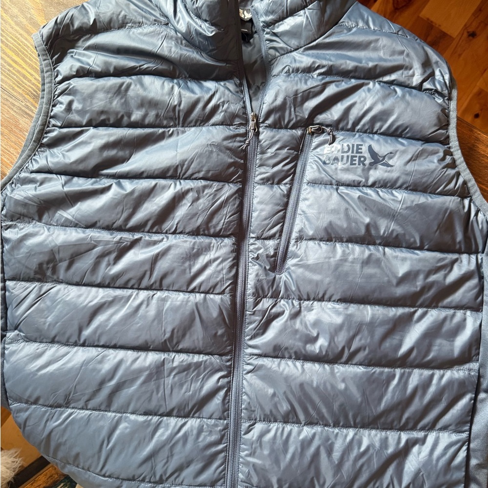 Eddie Bauer Men's blue packable down vest down 550
